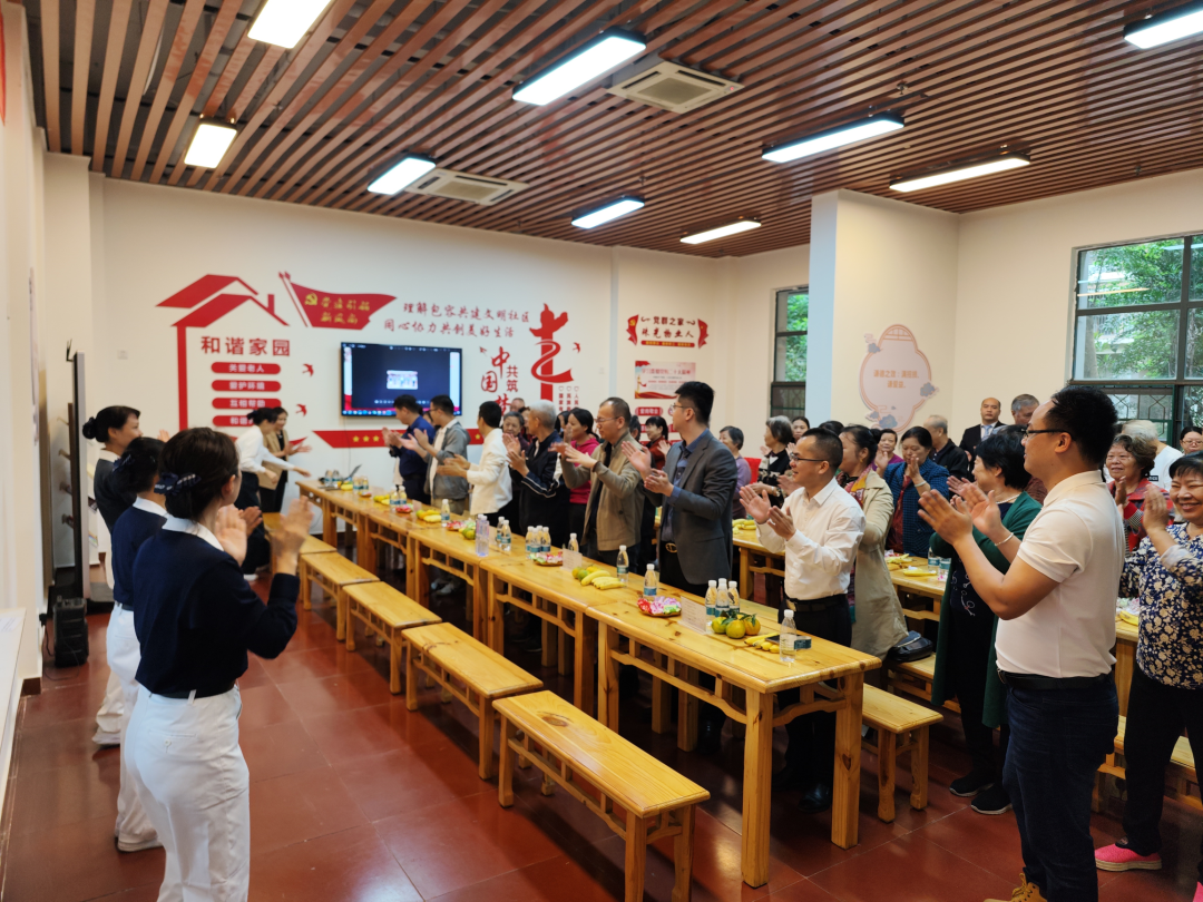 弘健康素食 揚(yáng)敬老愛(ài)老|珠光物業(yè)聯(lián)合兄弟單位開(kāi)展重陽(yáng)節(jié)敬老愛(ài)老主題活動(dòng)